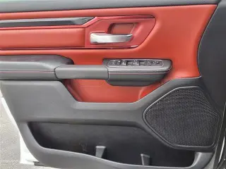 Ram 1500 2019 4x4 Rebel cabina tripulación de 4 puertas 5.6 pies. camión de caja