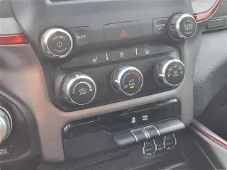 Ram 1500 2019 4x4 Rebel cabina tripulación de 4 puertas 5.6 pies. camión de caja