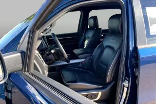Ram 1500 2024 4x4 Laramie 4p Puerta Corta Cabina de Tripulacion 5.6 ft. SB Camioneta