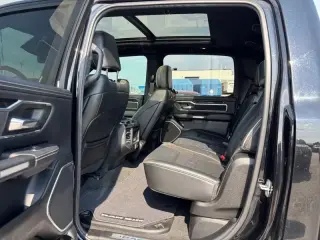 Ram 1500 2021 4x4 Laramie 4p Camioneta de cabina 5.6 ft. CB 5 plazas larga