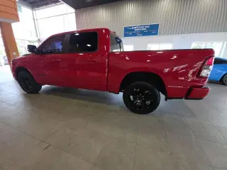 Ram 1500 2020 4x4 Lone Star 4dr Cabina de tripulacion 5.6 ft. SB Camioneta