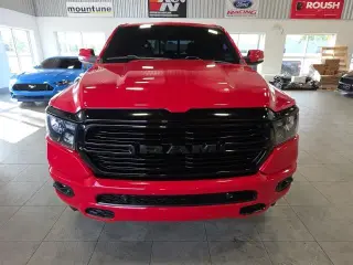 Ram 1500 2020 4x4 Lone Star 4dr Cabina de tripulacion 5.6 ft. SB Camioneta