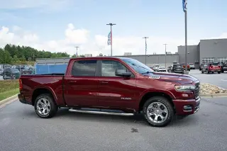 Ram 1500 2025 4x4 Lone Star 4p Cabina de Tripulacion 5.6 ft. SP Camioneta