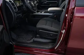 Ram 1500 2025 4x4 Lone Star 4p Cabina de Tripulacion 5.6 ft. SP Camioneta
