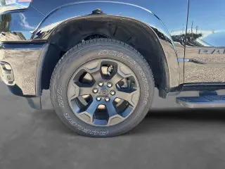 Ram 1500 2025 4x4 Big Horn cabina Dual Cab de 4 puertas, carrocería corta de 5.6 pies