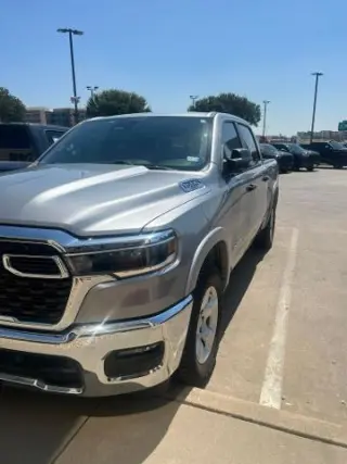 Ram 1500 2025 4x4 Big Horn 4p Puerta Crew Cab 5.6 ft. SB Camioneta