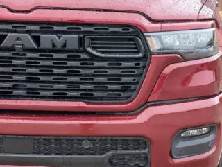 Ram 1500 2025 4x2 Tradesman 4dr Cabina Cuadrada Cuádruple Quad 6.4 pies PT Camioneta