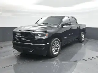 Ram 1500 2023 4x2 Laramie 4p Cab Camioneta de tripulación 5.6 ft. SB