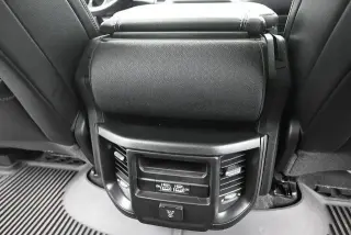 Ram 1500 2023 4x2 Laramie 4p Cab Camioneta de tripulación 5.6 ft. SB