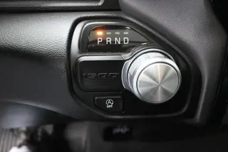 Ram 1500 2023 4x2 Laramie 4p Cab Camioneta de tripulación 5.6 ft. SB