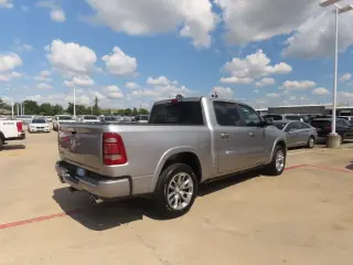Ram 1500 2022 4x2 Laramie 4p Cab Crew 5.6 ft. SB Camioneta