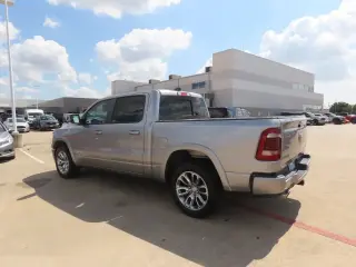 Ram 1500 2022 4x2 Laramie 4p Cab Crew 5.6 ft. SB Camioneta