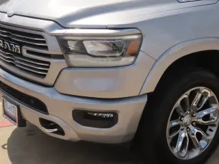 Ram 1500 2022 4x2 Laramie 4p Cab Crew 5.6 ft. SB Camioneta
