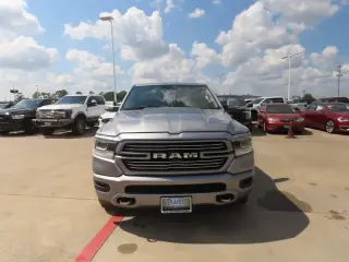 Ram 1500 2022 4x2 Laramie 4p Cab Crew 5.6 ft. SB Camioneta