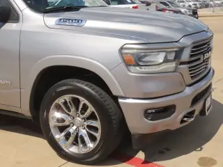 Ram 1500 2022 4x2 Laramie 4p Cab Crew 5.6 ft. SB Camioneta