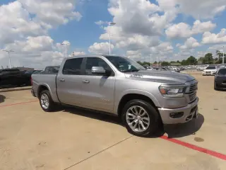 Ram 1500 2022 4x2 Laramie 4p Cab Crew 5.6 ft. SB Camioneta