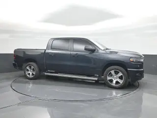 Ram 1500 2026 4x2 Tradesman 4p Cab de tripulación 5.6 ft. SB Camioneta