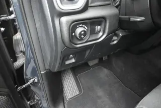 Ram 1500 2026 4x2 Tradesman 4p Cab de tripulación 5.6 ft. SB Camioneta
