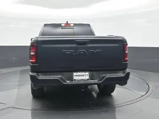 Ram 1500 2026 4x2 Tradesman 4p Cab de tripulación 5.6 ft. SB Camioneta