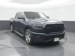 Ram 1500 2026 4x2 Tradesman 4p Cab de tripulación 5.6 ft. SB Camioneta