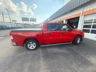 Ram 1500 2023 4x2 Big Horn 4 puertas Crew Cab 5.6 ft. SB Pickup
