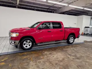 Ram 1500 2023 4x2 Big Horn 4 puertas Crew Cab 5.6 ft. SB Pickup