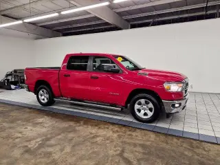 Ram 1500 2023 4x2 Big Horn 4 puertas Crew Cab 5.6 ft. SB Pickup