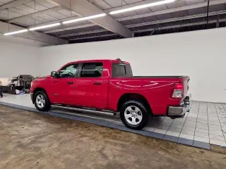 Ram 1500 2023 4x2 Big Horn 4 puertas Crew Cab 5.6 ft. SB Pickup
