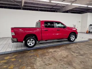 Ram 1500 2023 4x2 Big Horn 4 puertas Crew Cab 5.6 ft. SB Pickup