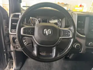 Ram 1500 2022 4x2 Big Horn 4dr Quad Cab 6.4 ft. SB Camión