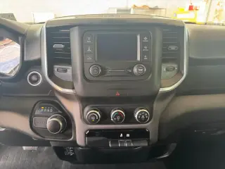 Ram 1500 2022 4x2 Big Horn 4dr Quad Cab 6.4 ft. SB Camión