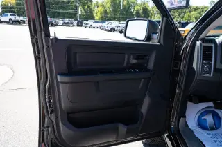 Ram 1500 2015 4x2 Express 4p Cuadro Cab 6.3 ft. CB Camioneta de carga