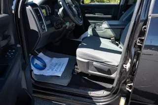 Ram 1500 2015 4x2 Express 4p Cuadro Cab 6.3 ft. CB Camioneta de carga