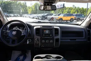 Ram 1500 2015 4x2 Express 4p Cuadro Cab 6.3 ft. CB Camioneta de carga