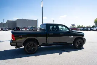 Ram 1500 2015 4x2 Express 4p Cuadro Cab 6.3 ft. CB Camioneta de carga