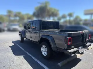 Jeep Gladiator 2023 4x4 Sport 4dr Crew Cab 5.0 ft. SB