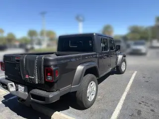 Jeep Gladiator 2023 4x4 Sport 4dr Crew Cab 5.0 ft. SB