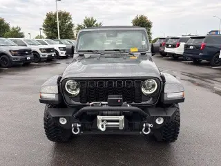 Jeep Gladiator 2024 4x4 Sport 4dr Crew Cab 5.0 ft. SB