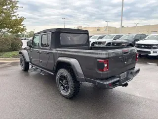 Jeep Gladiator 2024 4x4 Sport 4dr Crew Cab 5.0 ft. SB
