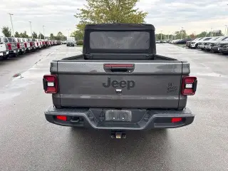 Jeep Gladiator 2024 4x4 Sport 4dr Crew Cab 5.0 ft. SB
