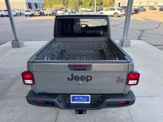 Jeep Gladiator 2022 4x4 Sport 4dr Crew Cab 5.0 ft. SB