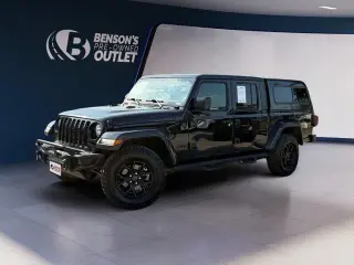 Jeep Gladiator 2023 4x4 Sport cabina de tripulación de 4 puertas con caja de carga de 5.0 pies