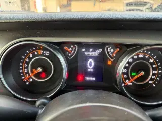 Jeep Gladiator 2023 4x4 Sport cabina de tripulación de 4 puertas con caja de carga de 5.0 pies