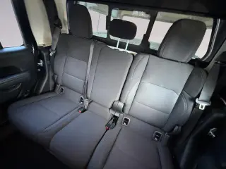 Jeep Gladiator 2023 4x4 Sport cabina de tripulación de 4 puertas con caja de carga de 5.0 pies