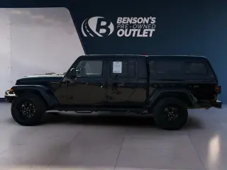 Jeep Gladiator 2023 4x4 Sport cabina de tripulación de 4 puertas con caja de carga de 5.0 pies