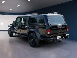 Jeep Gladiator 2023 4x4 Sport cabina de tripulación de 4 puertas con caja de carga de 5.0 pies