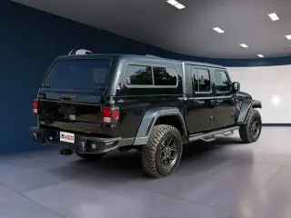 Jeep Gladiator 2023 4x4 Sport cabina de tripulación de 4 puertas con caja de carga de 5.0 pies
