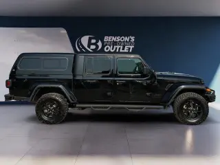 Jeep Gladiator 2023 4x4 Sport cabina de tripulación de 4 puertas con caja de carga de 5.0 pies
