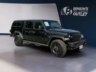Jeep Gladiator 2023 4x4 Sport cabina de tripulación de 4 puertas con caja de carga de 5.0 pies