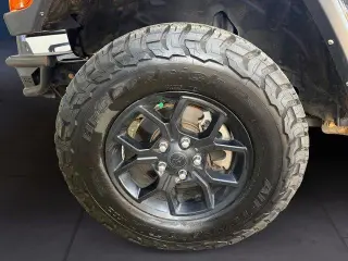Jeep Gladiator 2023 4x4 Sport cabina de tripulación de 4 puertas con caja de carga de 5.0 pies